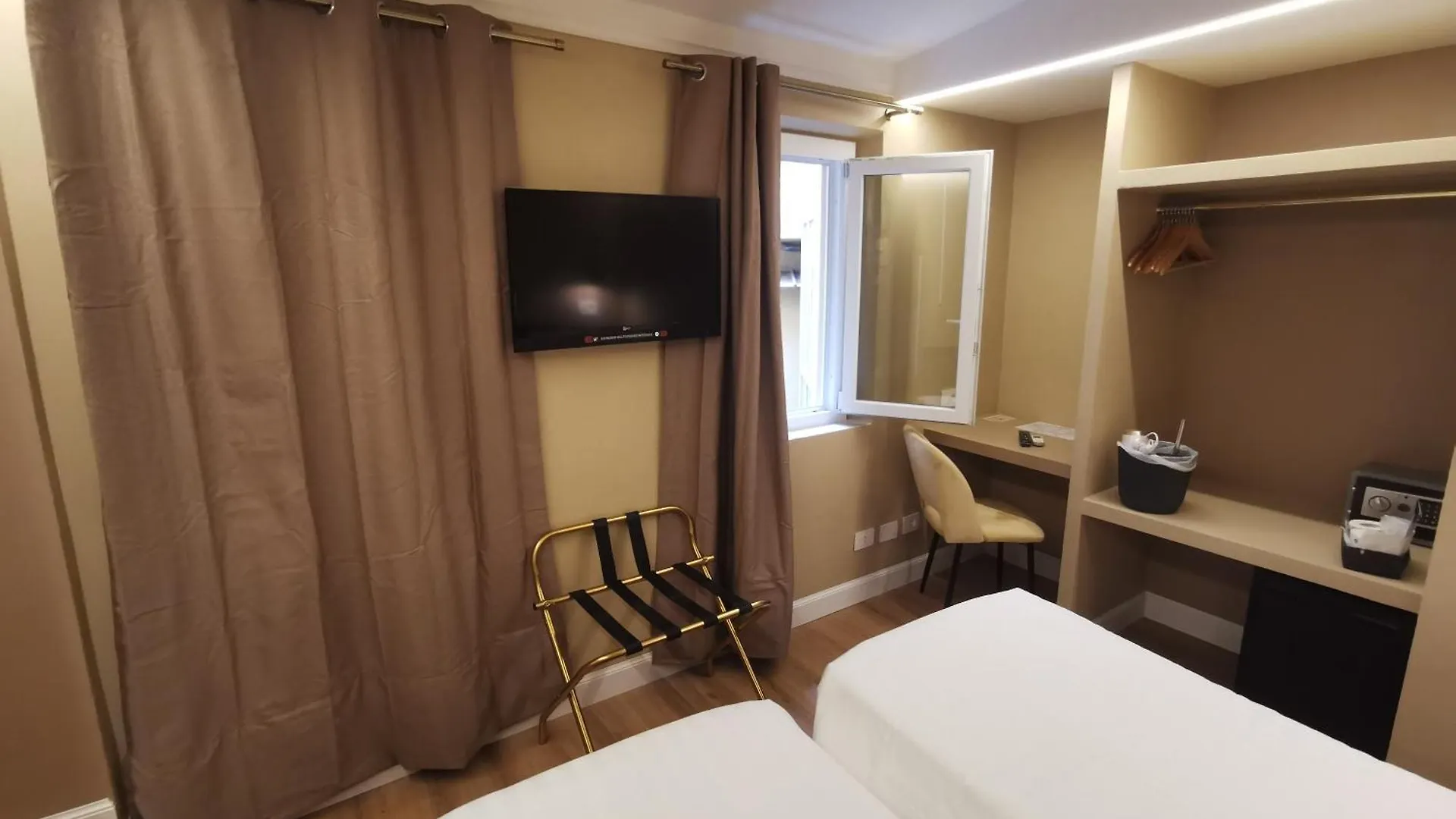 **  Hotel Fiori Roma Italia
